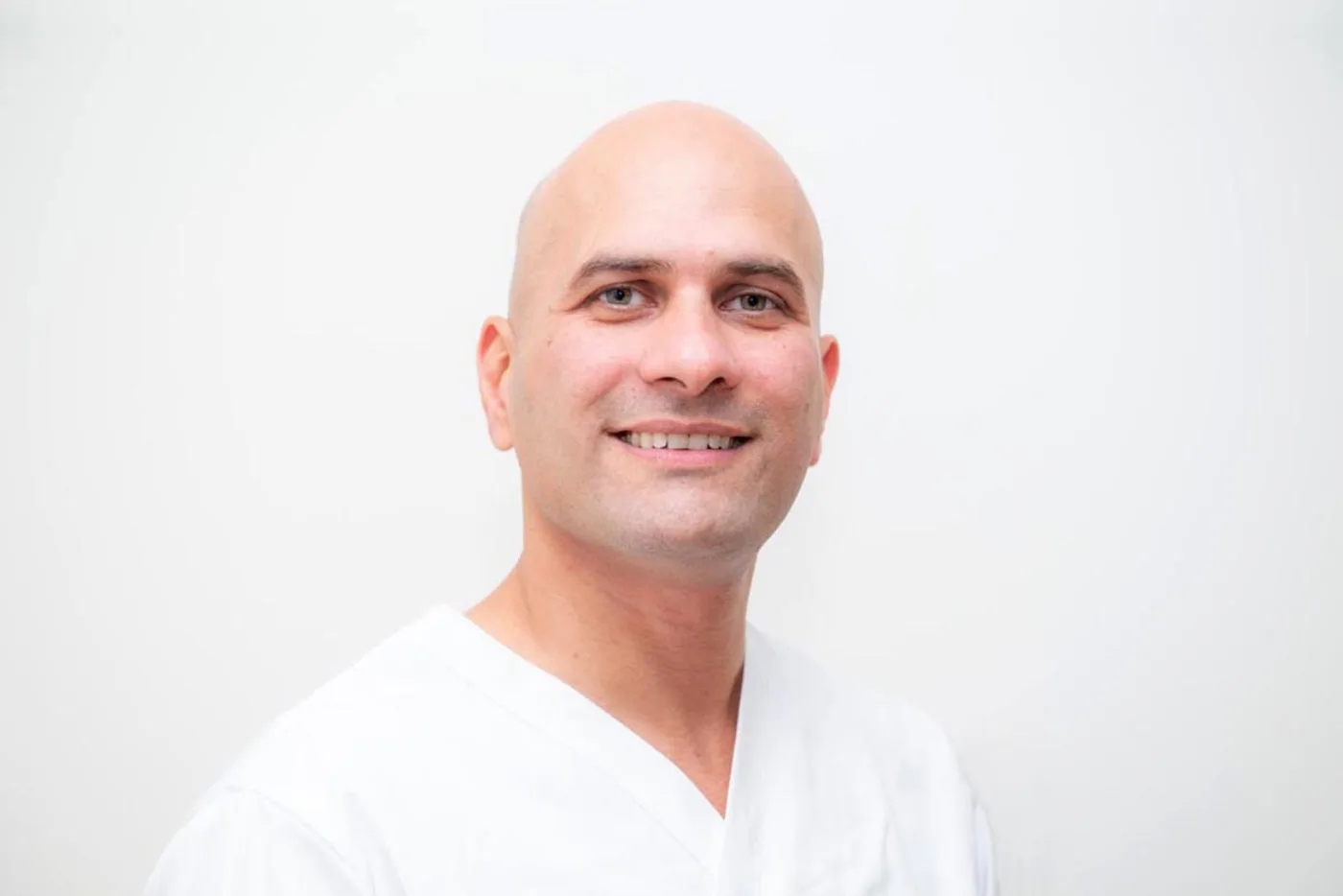 Dr Atrin Sahafi, gastroenterolog